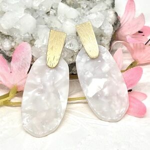 🦋 Mother of Pearl/marble style acrylic earrings, 2.2” long